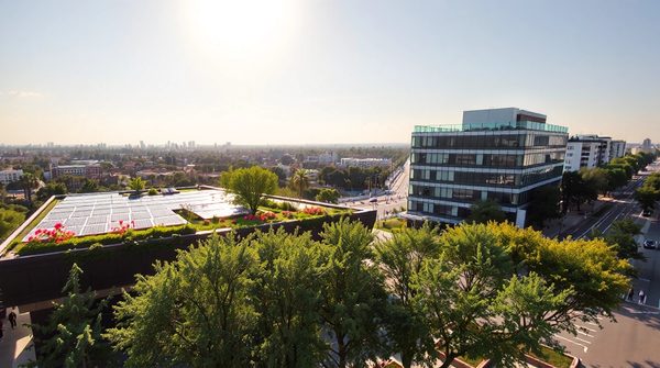 Exploitez le photovoltaïque tertiaire pour des économies durables!